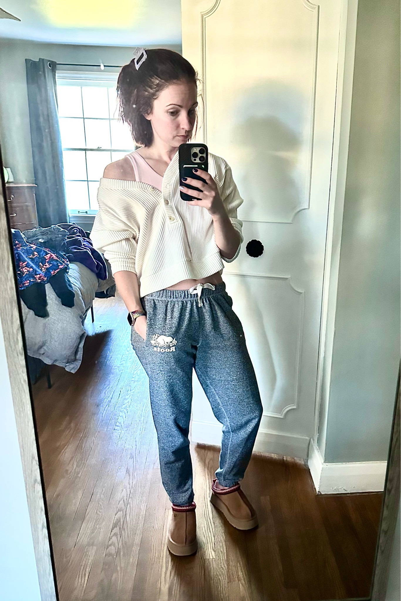 Saturday Lounge Fit

Sweater - Abercrombie & Fitch
Sweats - Roots
Bra - Lululemon 
Slippers - Ugg 

#LTKActive #LTKSeasonal