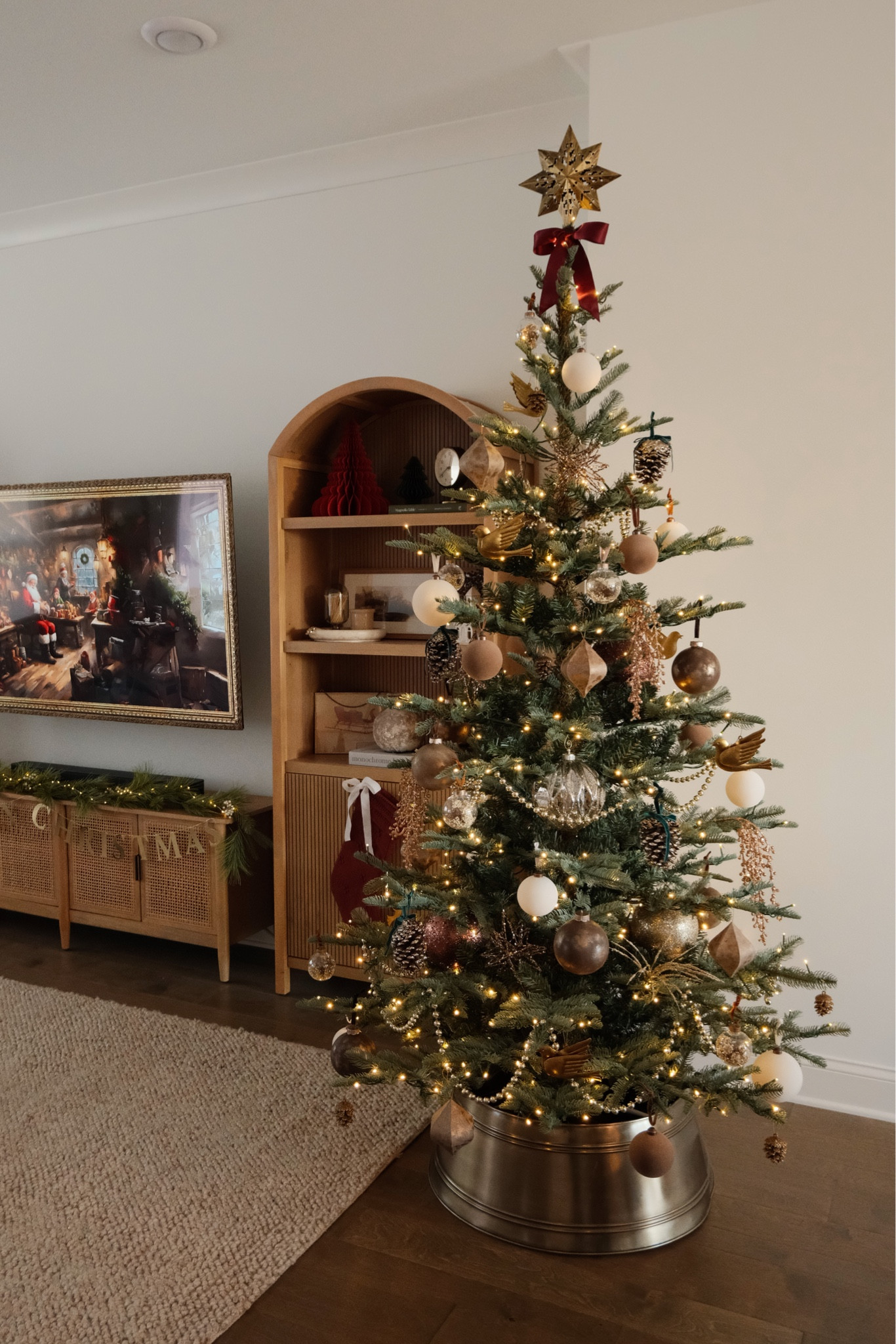 Christmas tree 2024

#LTKHome #LTKHoliday #LTKStyleTip