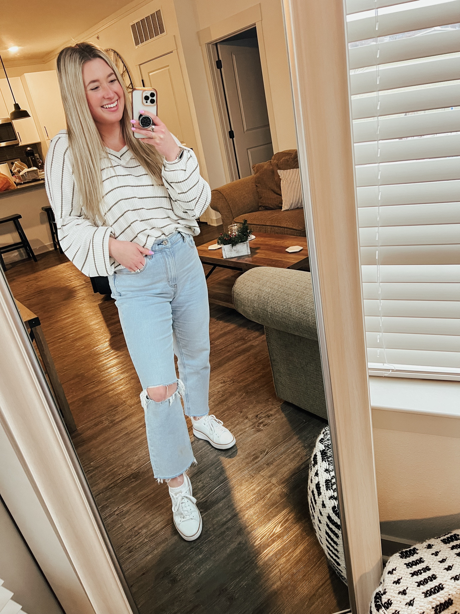 My first pair of Abercrombie jeans and I can confirm they’re worth the hype 🤩✨

The Curve Love fit isn’t for me, but this relaxed, straight fit is a perfect fit for me. In the 29 short 🫶

#LTKfindsunder100 #LTKmidsize #LTKSpringSale