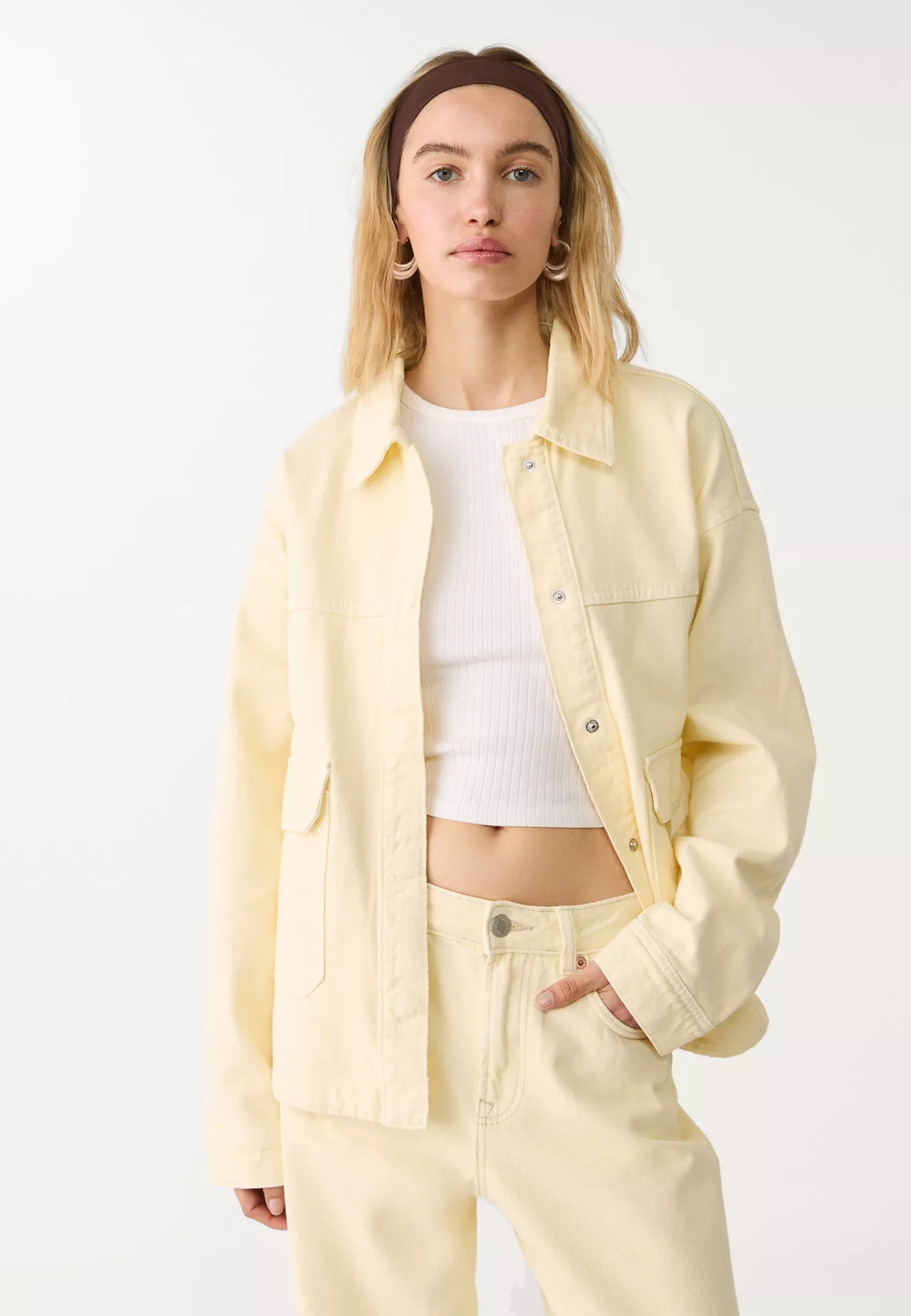 Hemdjacke aus Twill mit Taschen | Stradivarius DE