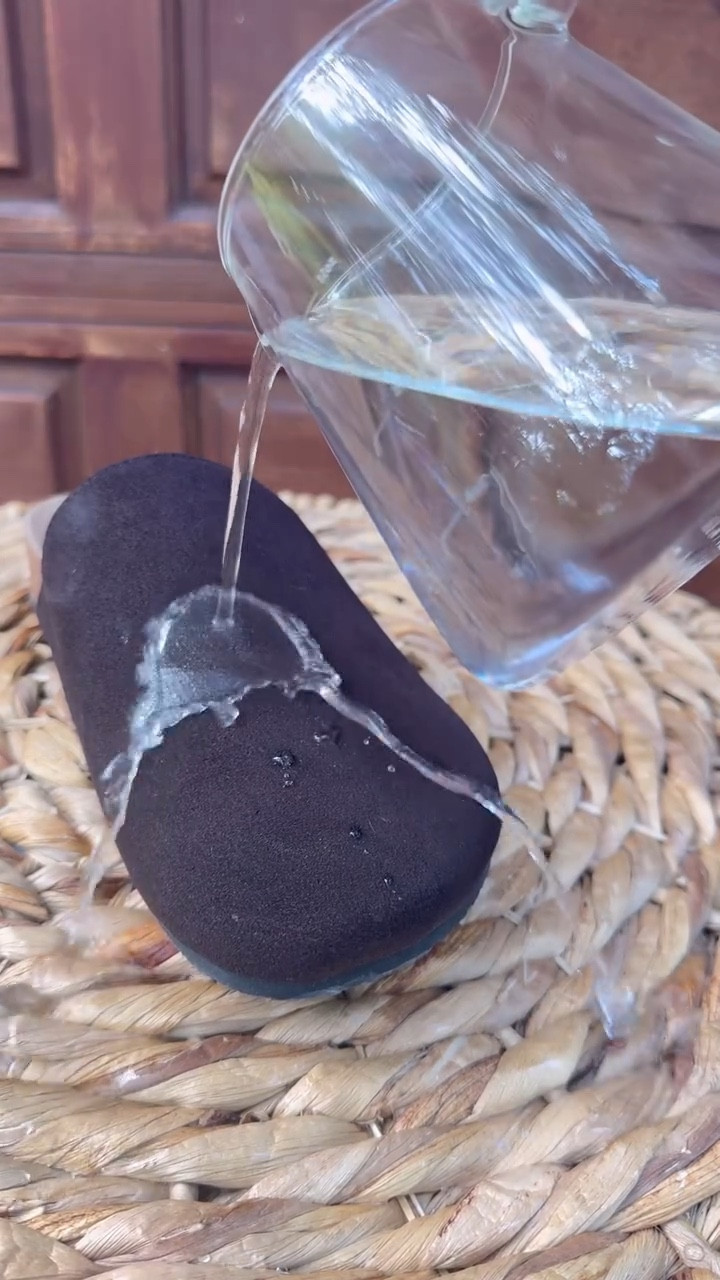 A must have for anyone looking to protect their fashion investments. Repel Spray From @jasonmarkk 

#sneakers #sneakerhead