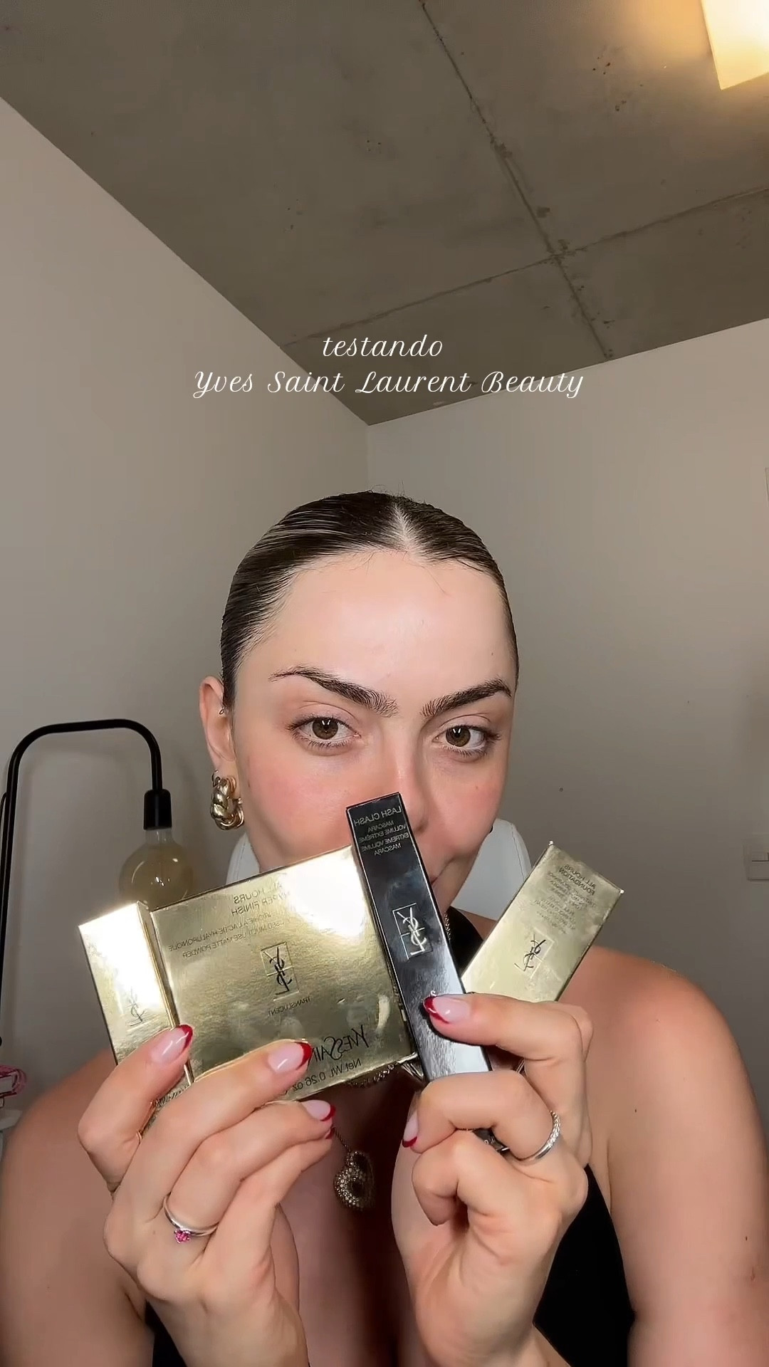 Maquiagem faz meu coração bater mais forte ✨

E eu sempre quis testar a linha de Beauty de Yves Saint Laurent e eis aqui meu veredito

Base impecável!!!
Pó compacto muito bom - leve e fino (meu top 2 favorito) 
Balm labial lindo, super hidratante e uma cor muito fofa
Máscara de cílios, muito bonita, tem um tom diferente de marrom comparando com outras máscaras que tenho, valeu a pena o investimento! 

❤️✨

#LTKbeleza