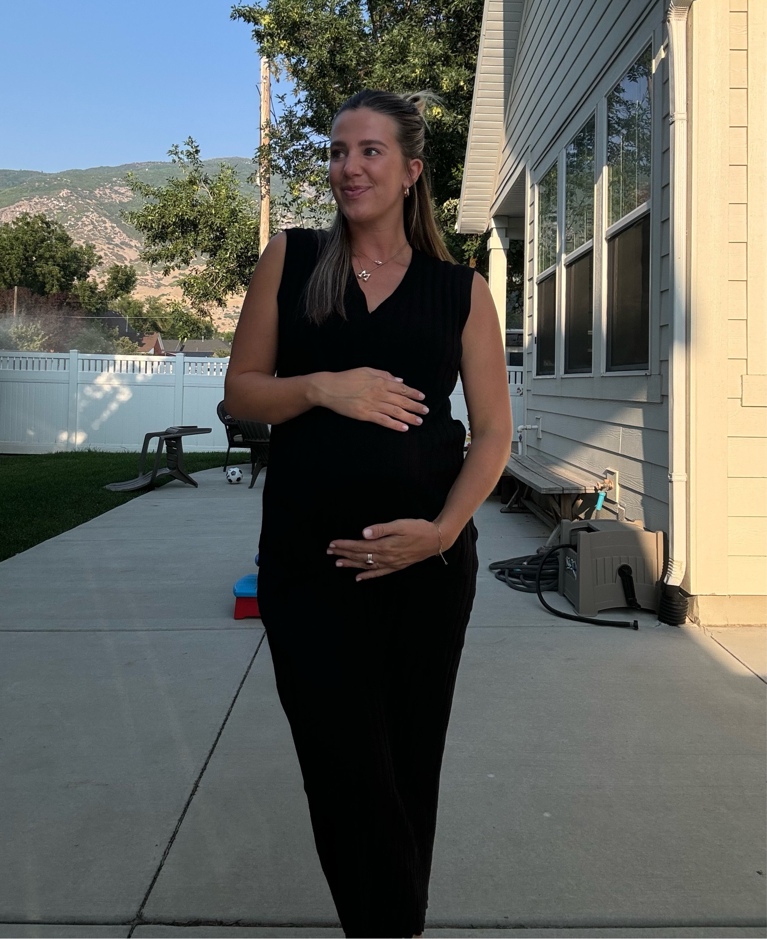 Pregnancy ootd at 28 weeks!! 