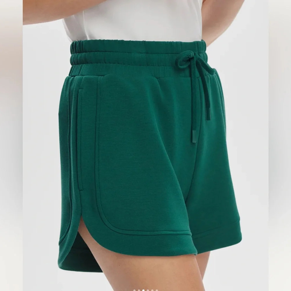 Varley Ollie High-Rise Short 3.5” in Forest size Medium | Poshmark