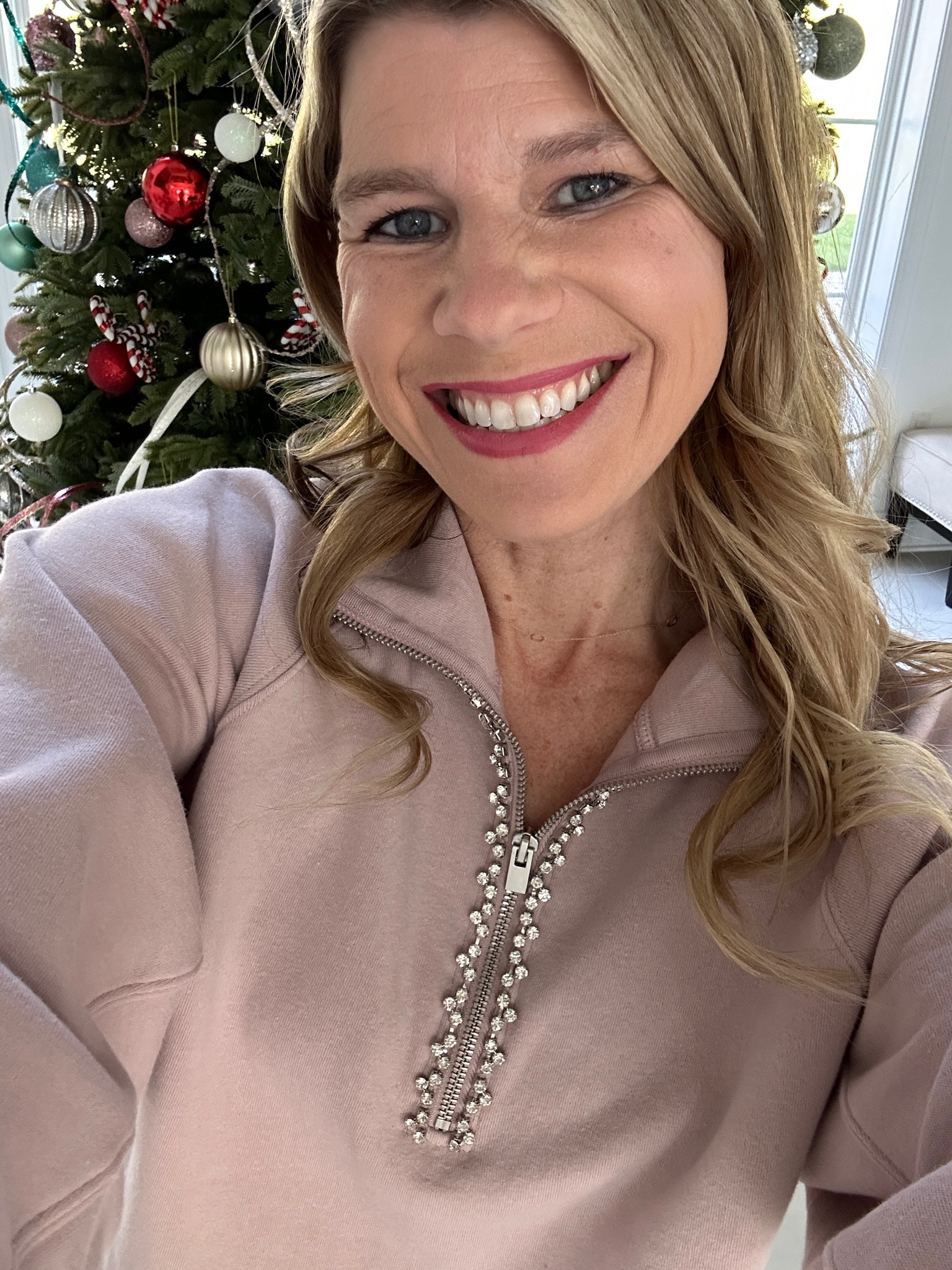 Lipstick and rhinestone sweatshirt combo 🔥

#LTKHoliday #LTKSeasonal #LTKfindsunder50
