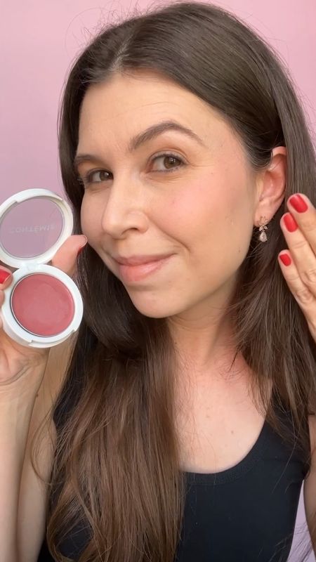 😍🥹🌸 Esse é o blush cremoso da Contém1g na cor Pétala! 

Ele tem exatamente a cor das flores da árvore que fica em frente a janela do meu escritório. 🪟🌸 

Ele pode ser aplicado com o pincel ou com os dedos! Testei aplicando com os dedos e adorei! Ele esfuma super fácil, não mancha e fica lindo, com um acabamento natural e sofisticado! ✨

#blushcontém1g
#contém1g
#blushcremoso

#LTKbrasil #LTKbeauty