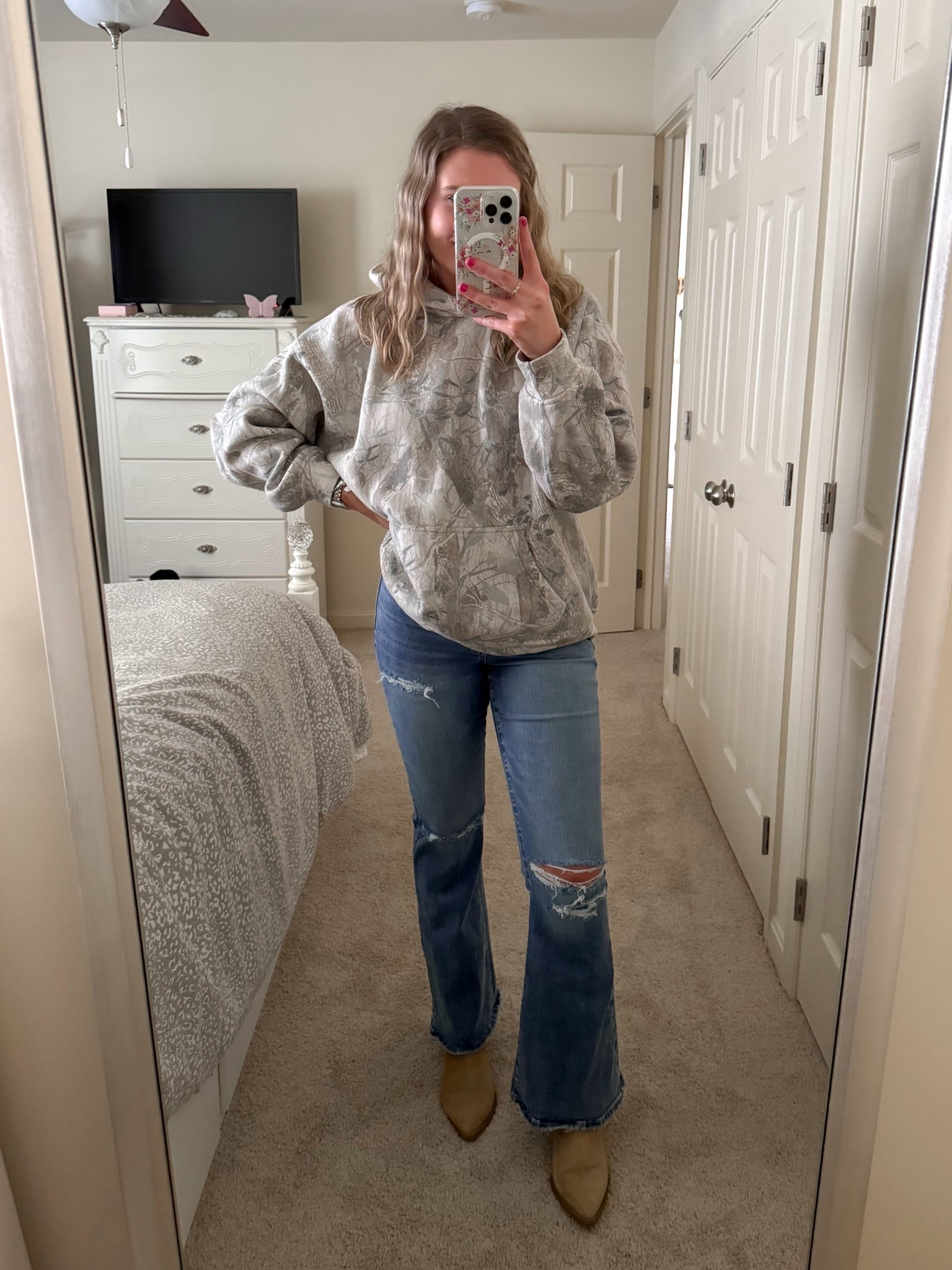 post malone concert outfit!

sweatshirt - medium (sized up for oversized fit)
jeans - size 2
boots - 8.5

country concert | country concert outfit | country concert outfit inspo | country concert outfit ideas | casual concert outfits 

#LTKStyleTip #LTKFindsUnder100