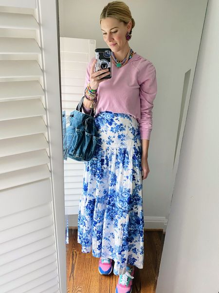 One of my favorite purses of all time is in stock, which rarely happens! Thanks to my sis, @tellittoyourneighbor for originally finding this gem!

#clarev #summerstyle #ootd 