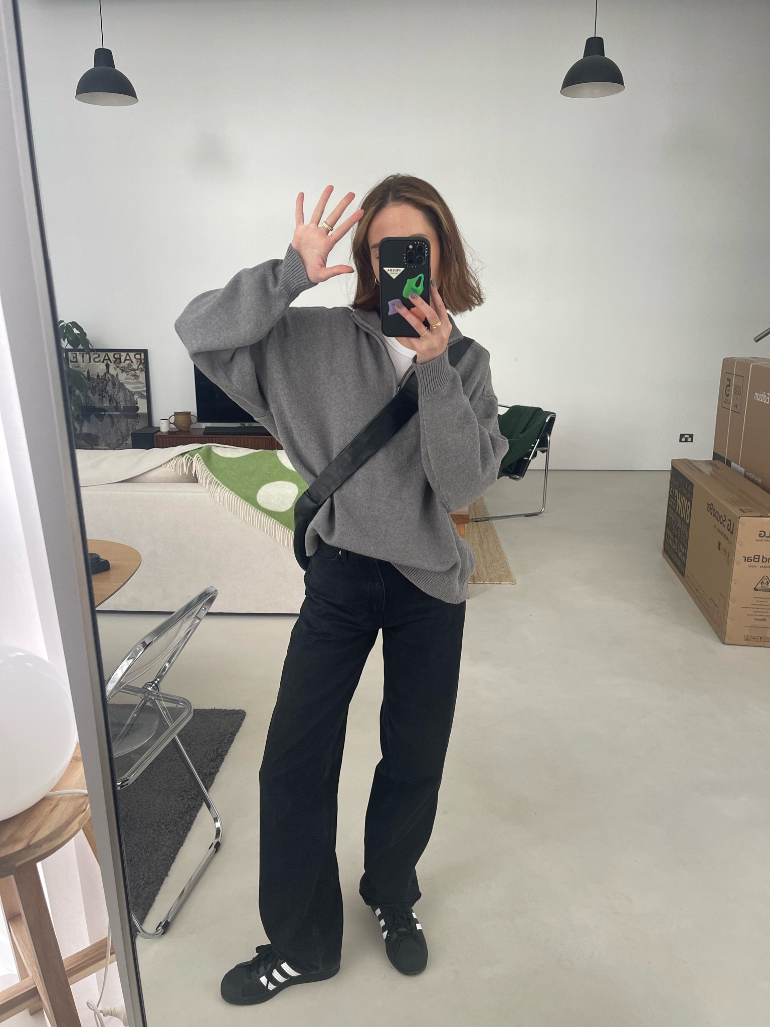 comfortable, easy ootd 
loose low waisted jeans for a casual fit 

#LTKaustralia #LTKeurope #LTKSeasonal