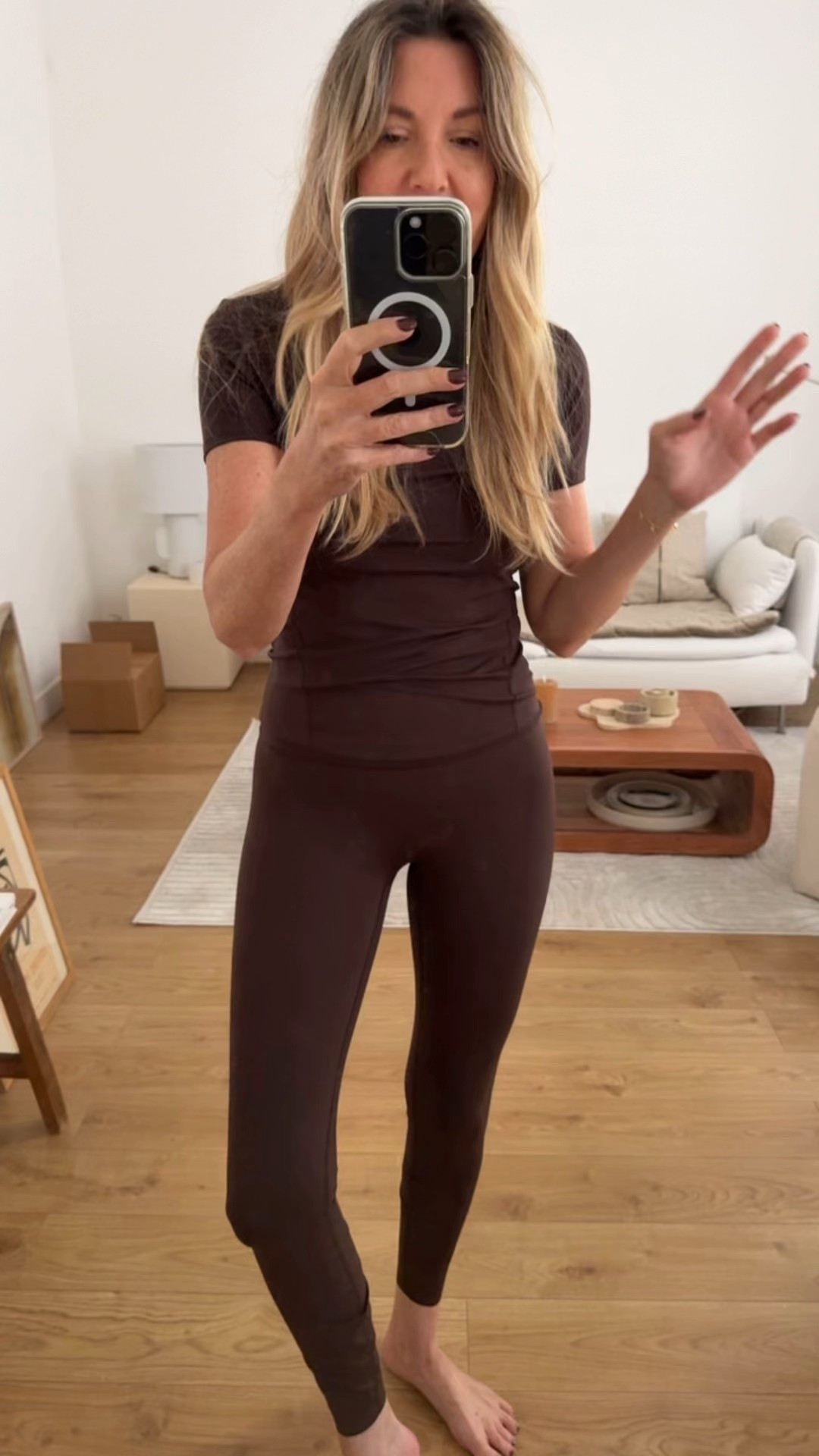 ☁️ Earth tones, higher vibes ☁️
Ce set de yoga marron H&M = la preuve qu’on peut être alignée sur son tapis ET stylée dans son quotidien.
Un combo parfait : confort, minimalisme et cette touche neutre qui fait tout le glow.

📲 Shoppe le look sur LTK

#LTKfitness