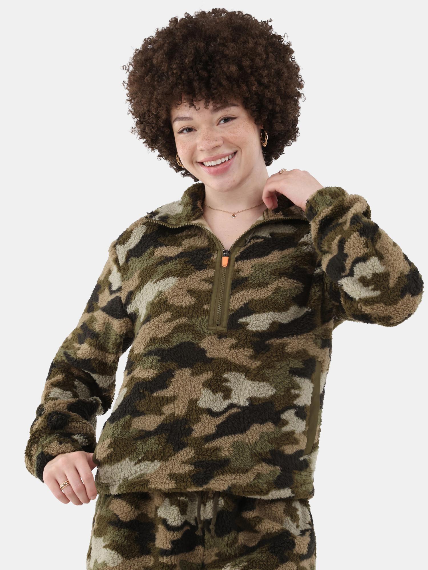 No Boundaries Half Zip Pullover and Shorts Plush Set, 2-Piece, Women's and Women's Plus | Walmart (US)