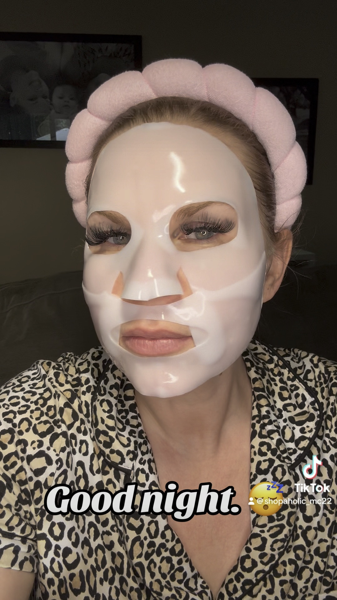 I tried the Biodance BIO-COLLAGEN REAL DEEP MASK last night.
It contains probiotic-galactomyces, low-molecular hyaluronic acid, and low-molecular collagen.
The mask feels great on and my skin looks and feels amazing the next day.
#GlassSkin #HydratedSkin #GlowingSkin.
#MatureSkin #CollagenMask Wearing a #OvernightMask #GlowUp #SkinRoutine
#SkinRegimen #ViralSkincare