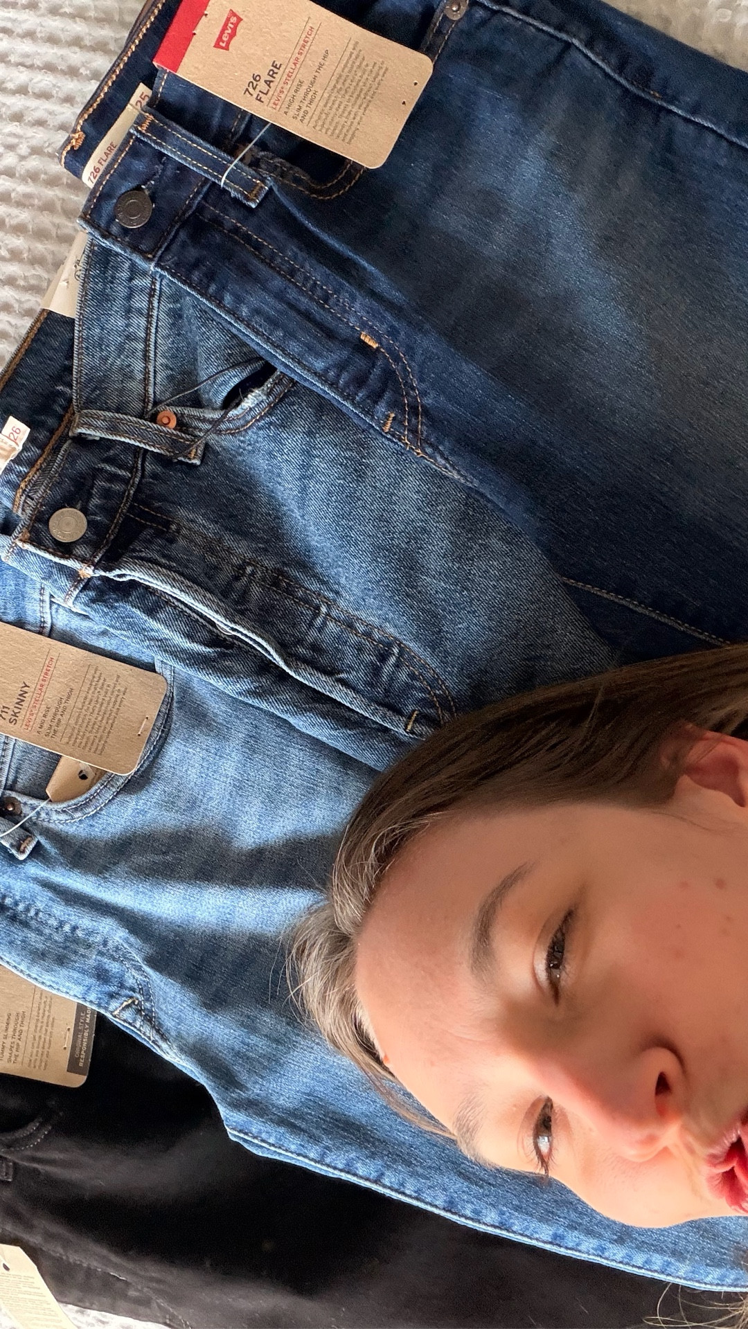 All on sale for 30% off at Levi’s! 🥰 Here are the sizes I ordered.. I’m 5’7”

Black skinny jean : 0 short 
Straight Jean : Size 26 w/ 32 inseam
Blue skinny jean : Size 25 w/ 28” inseam
Dark blue flare : Size 25 w/ 30” inseam