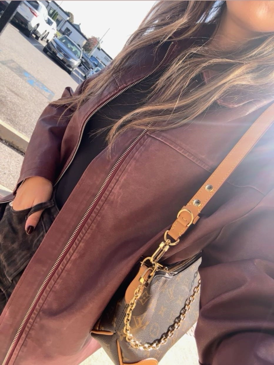 Fall Saturday shopping day

Adidas | Princess Polly | Louis Vuitton | Gold jewelry | leopard jeans | cheetah pants | burgundy jacket | burgundy + leopard | 

#LTKStyleTip #LTKShoeCrush #LTKFindsUnder100