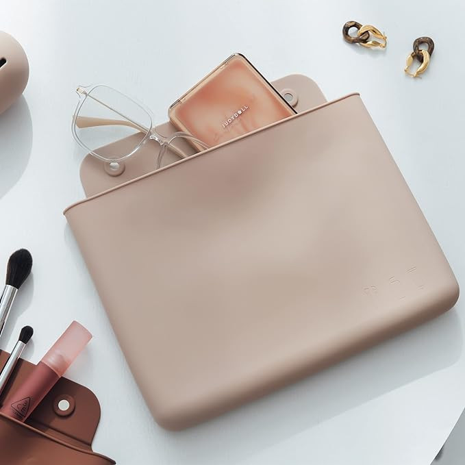 FERYES Silicone Makeup Bag, Premium Travel Toiletry Bag for Women, Easy Carry Cosmetic Bag for Ma... | Amazon (US)