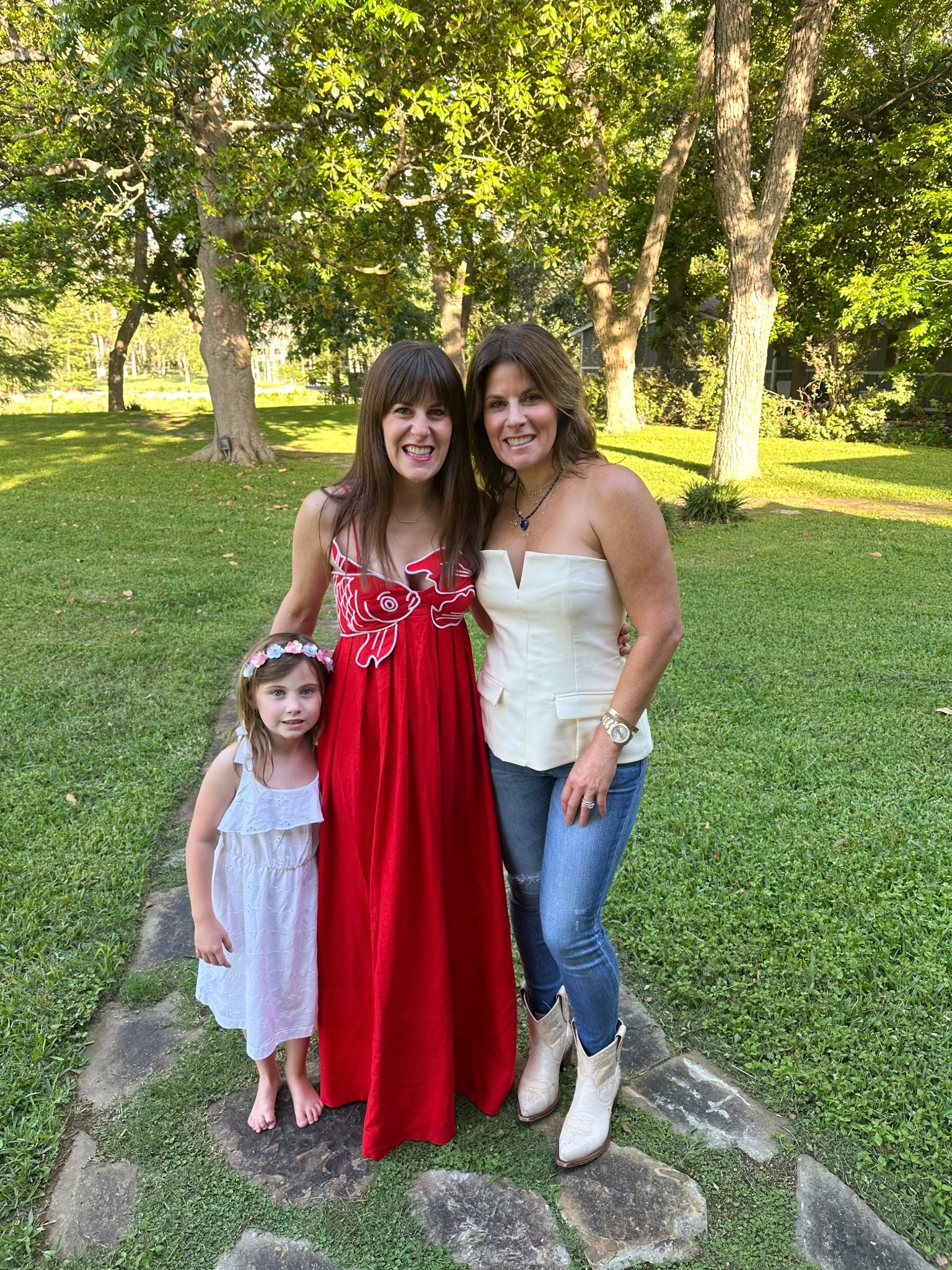 Runs TTS. I’m wearing XS. Straps are adjustable and removable. 