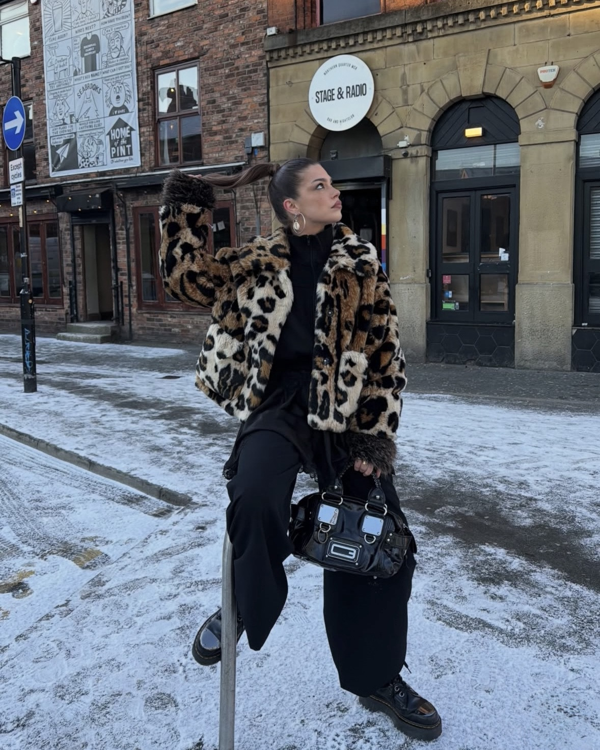 Jakke leopard print coat 🐆

Faux fur coat, faux fur jacket, barrel leg trousers, Dr Martens, leather boots, winter boots, ankle boots, winter outfit, winter style

#LTKeurope #LTKwinter #LTKuk