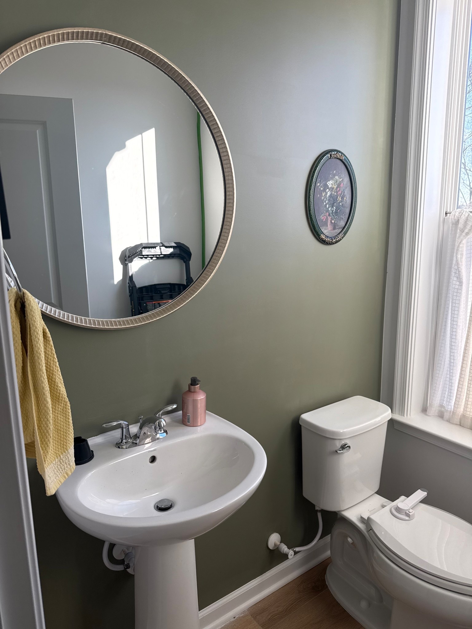 Mid-bathroom-renovation update 👀🤩

One wall is painted, mirror and one piece of art up, now I have to paint one more wall & hang all the other pieces 💕

#LTKFindsUnder100 #LTKFindsUnder50 #LTKHome