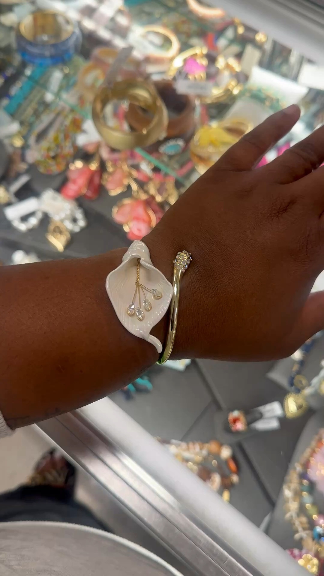 Betsy Johnson Lily Bracelet✨

