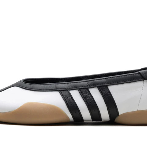 Taekwondo Mei Ballet WMNS "White Black" | Stadium Goods KR