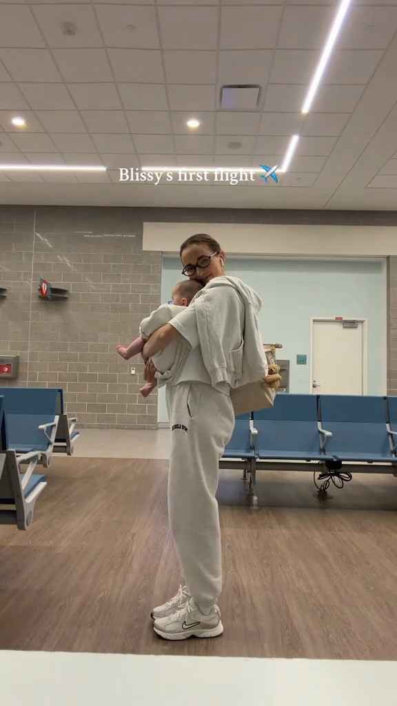 Airport fits! I wear a small in Adanola!