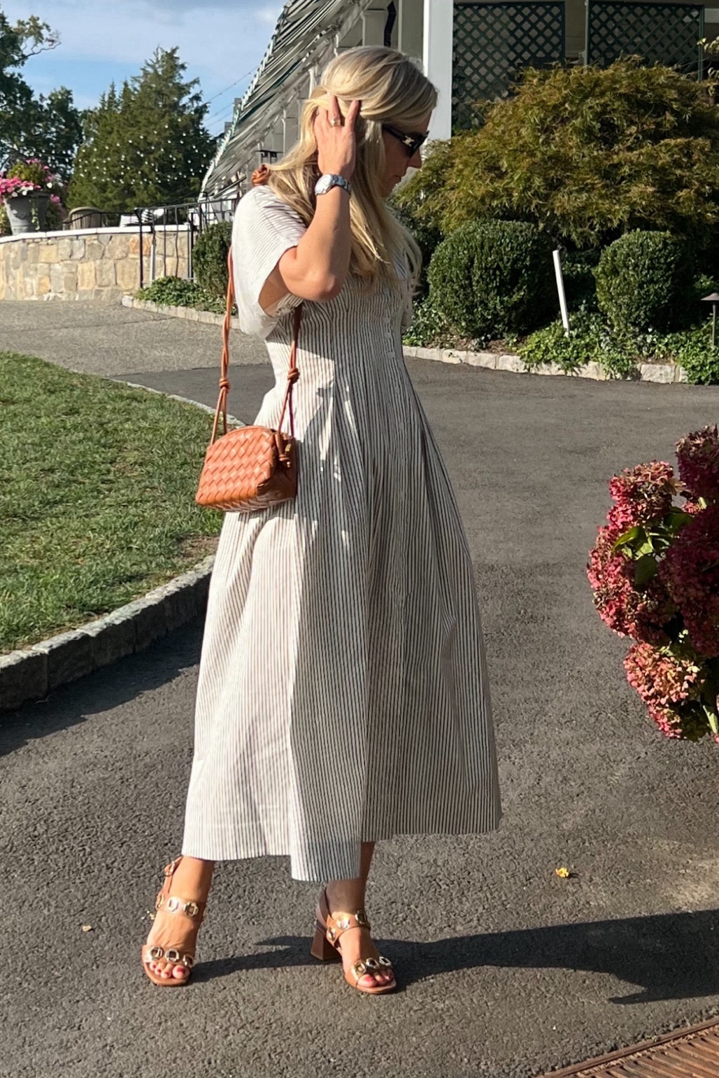 Welcoming Fall with this simple + chic @Anthropologie dress 🌸🍂 The perfect piece for those crisp days, when you want to feel elegant yet laid-back. Loving how it flows and pairs effortlessly with neutral accessories.  #AnthroStyle #FallVibes #OOTD #FashionInspo #EffortlessChic #wiw 


#LTKover40 #LTKstyletip #LTKSeasonal