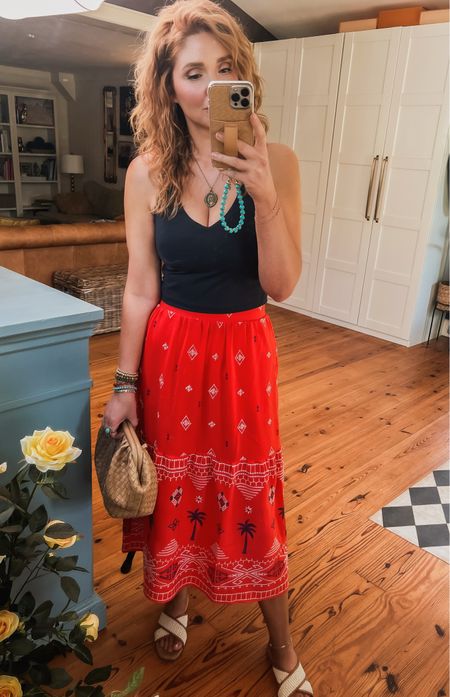 I’m in LOVE with this skirt from @walmart 😍 it reminds me of a farm Rio style but for a fraction of the price! 

@walmartfashion
#walmartpartner
#walmartfashion

#LTKFindsUnder50 #LTKOver40