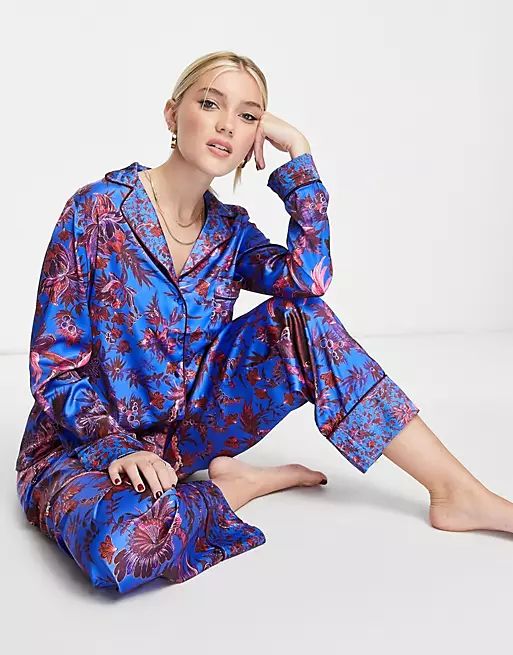 Hope & Ivy satin pajama and hair scrunchie gift set with matching bag in cobalt blue floral | ASOS (Global)