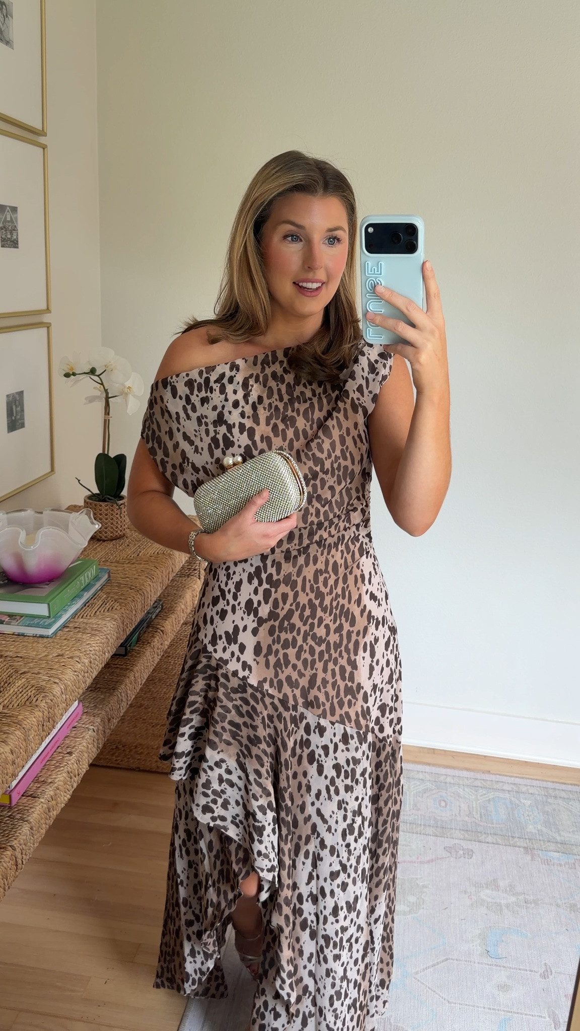 Stunning fall formal wedding guest look! Wearing a S