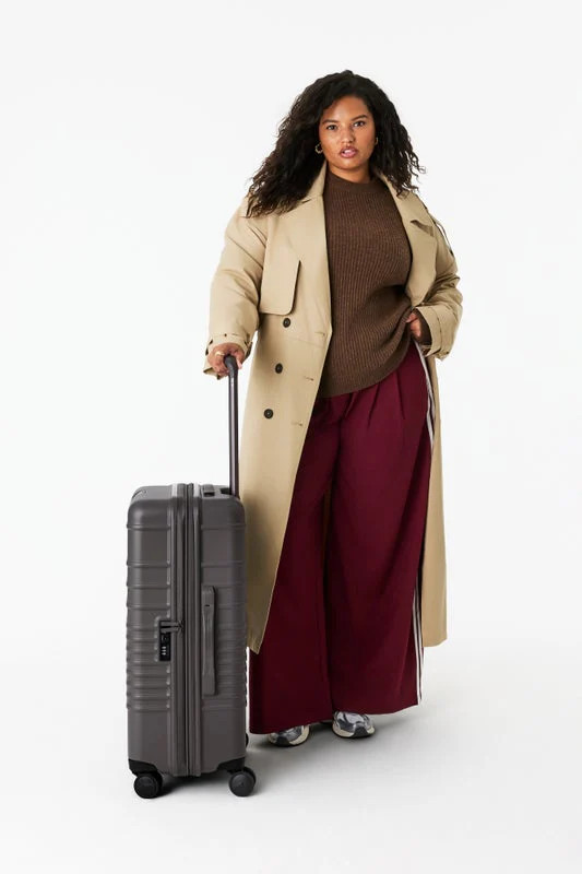 BÉIS 'The Medium Check-In Roller' in Charcoal - 26" Suitcase Roller in Charcoal Grey | BEIS