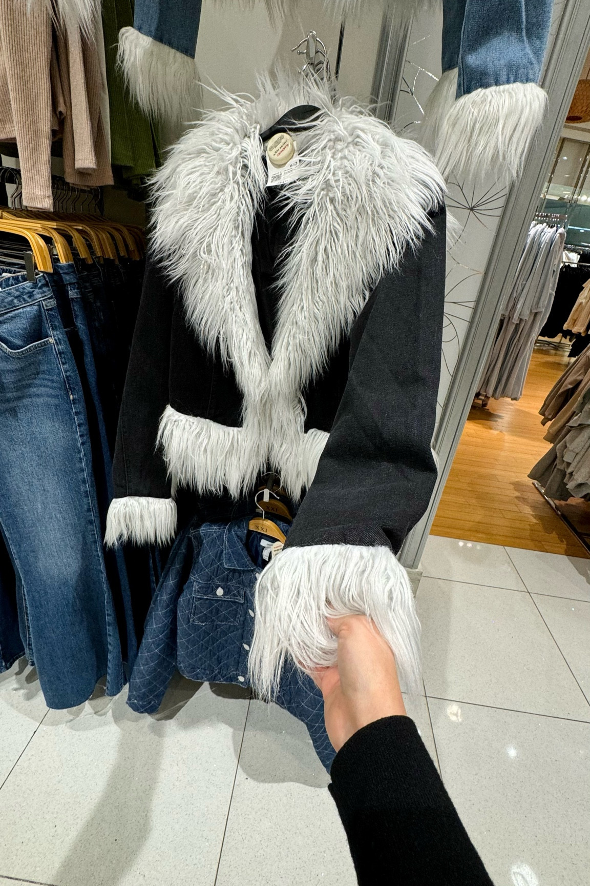 Faux fur trim coat that kind of reminds me of Felicia Hardy (Black Cat) from Spider-Man comics ❤️

#coat #jacket #marvel #winterfashion 

#LTKstyletip #LTKSeasonal #LTKfindsunder50