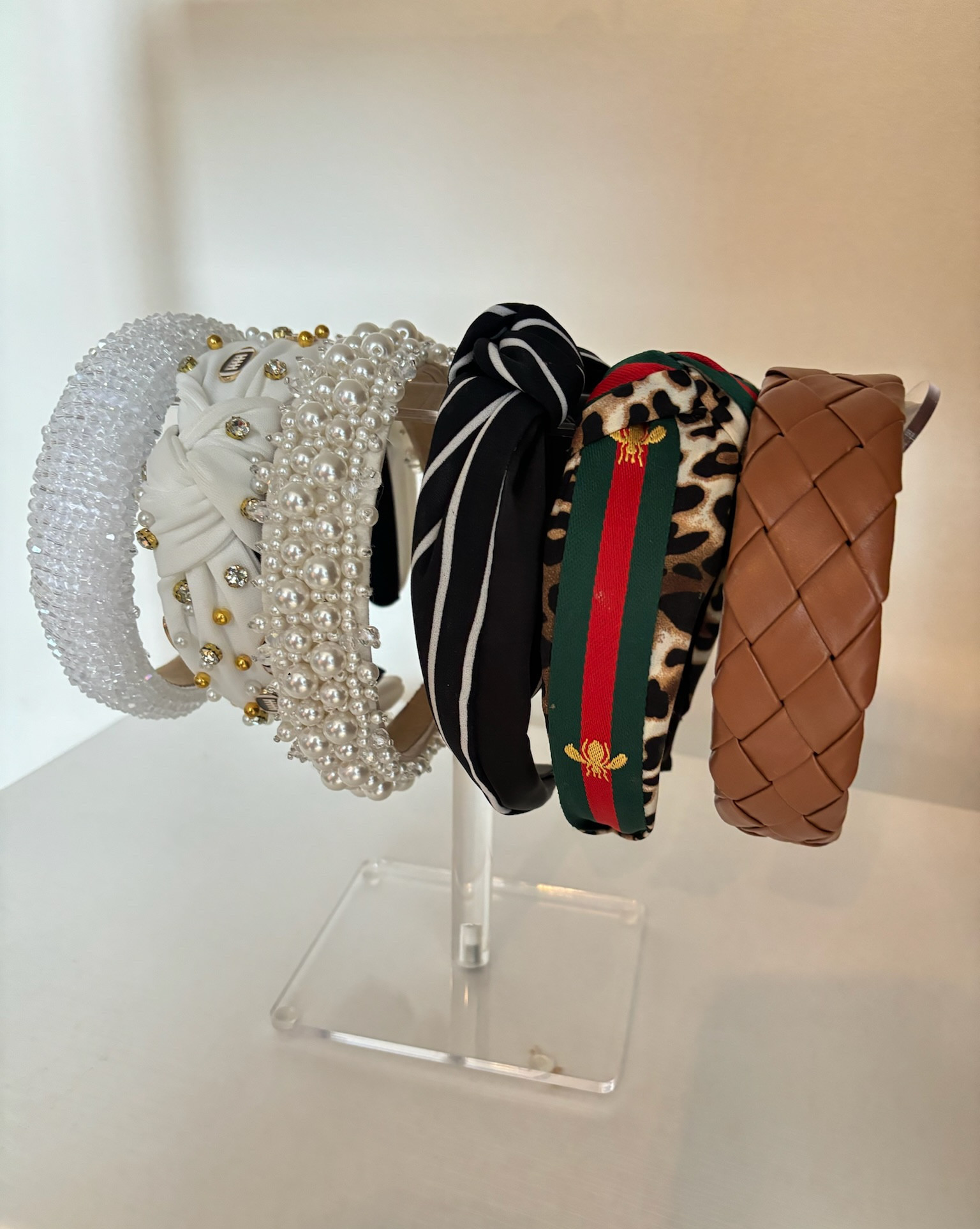 Acrylic headband holder! 🎀

Hair, storage, organization, beauty

#LTKBeauty