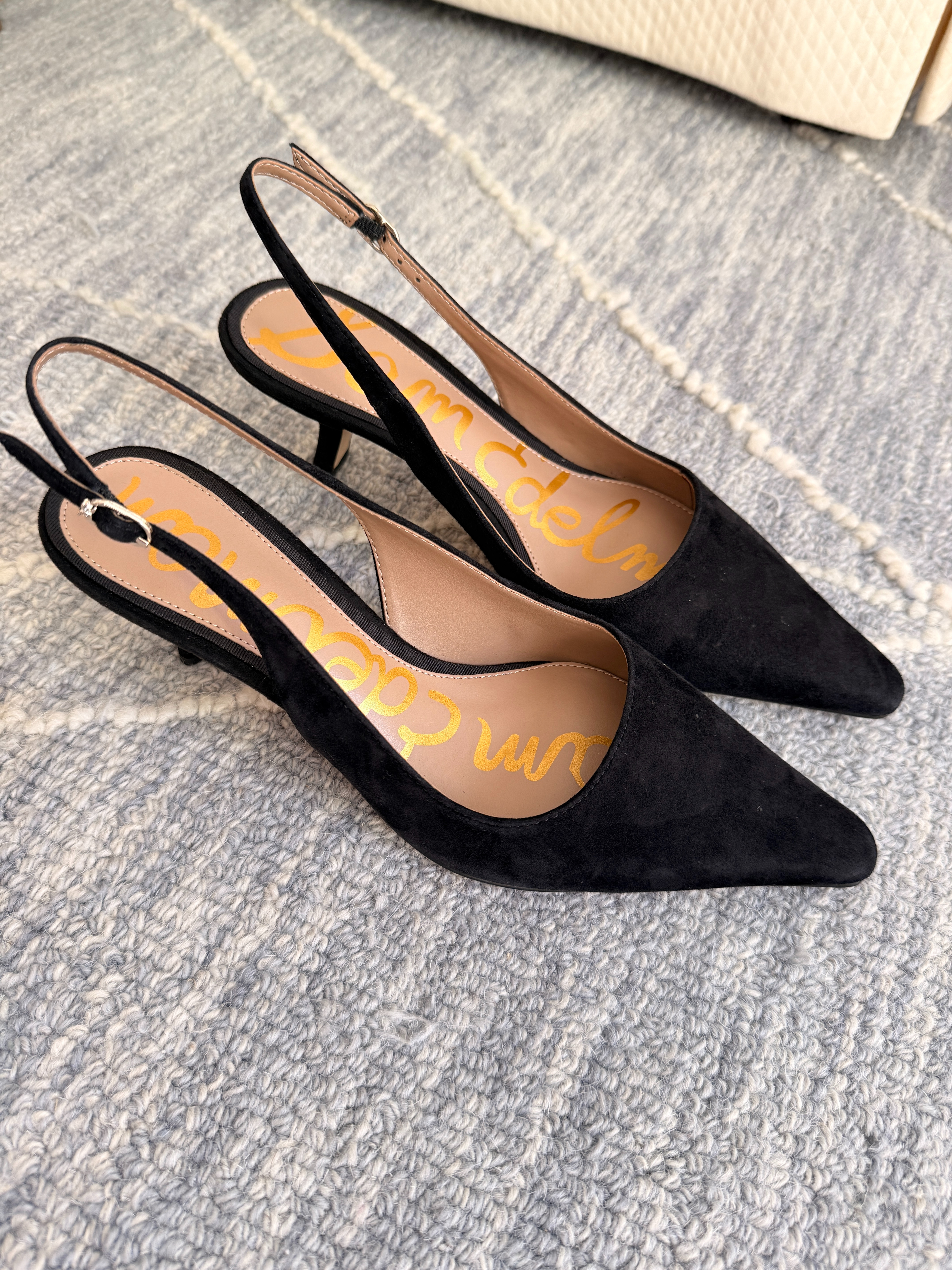 Apparently replacing one beat-up pair of black heels has turned into a full debate. The slingback is polished and secure, but the slide is effortless and SO cute. Both are comfortable, both have that perfect little heel, and now I’m wondering if keeping both is really that unreasonable. Which would you choose?  @ShopApp #ShopPartner  

 