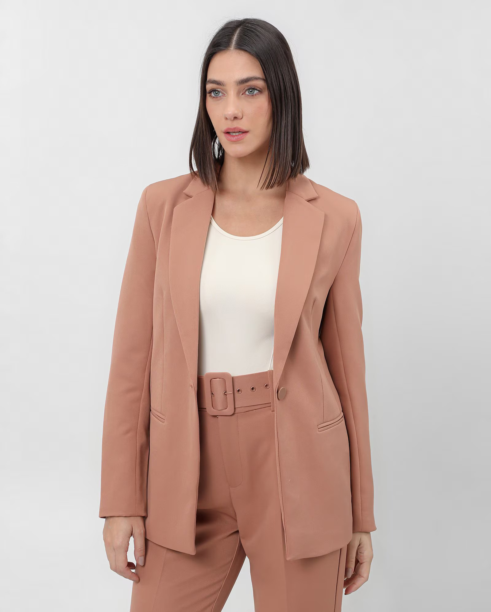 Blazer feminino reto liso gola tailleur - Marrom Claro |  AK by Riachuelo | Riachuelo (BR)