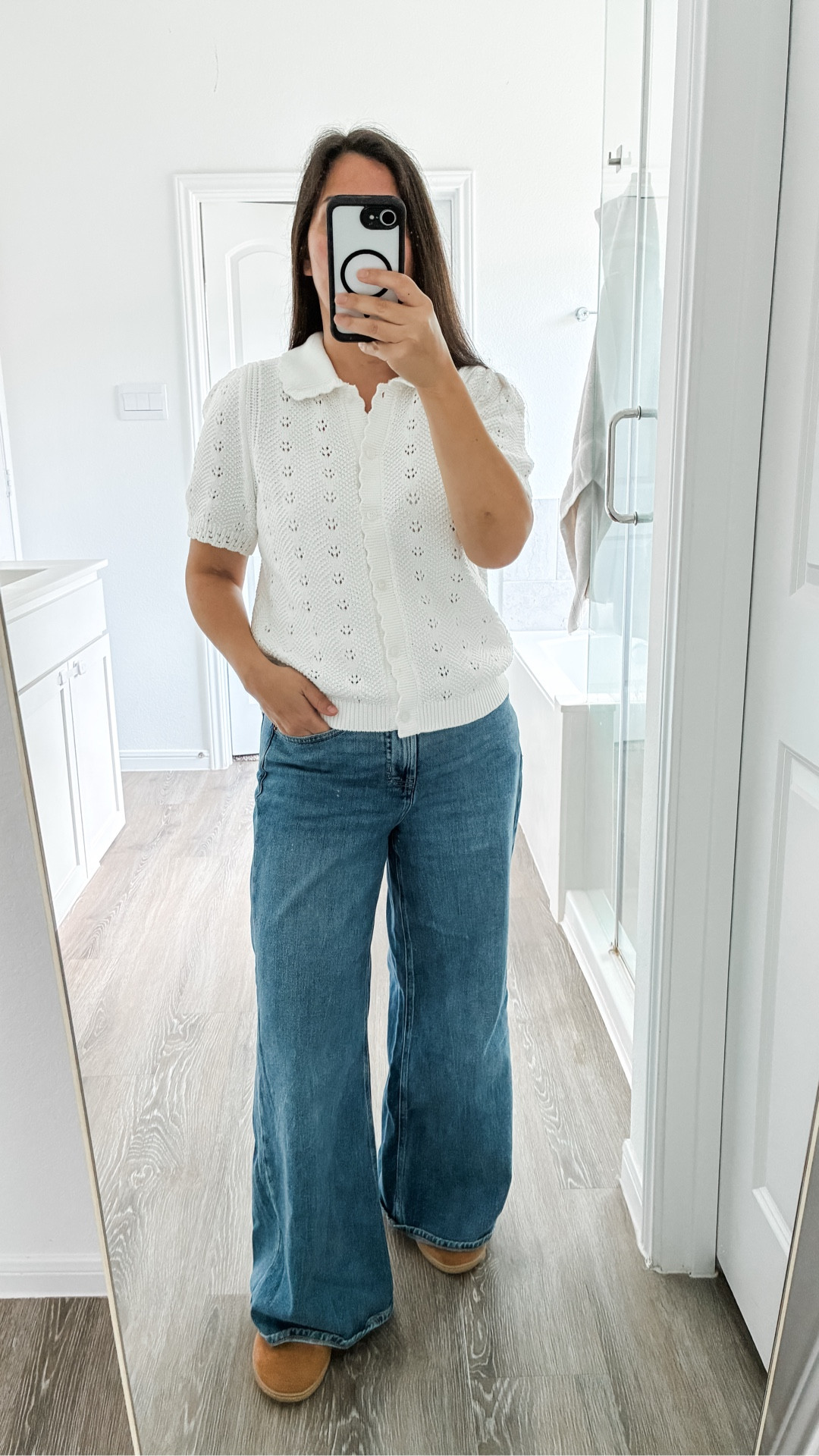 This Free Assembly cardigan sweater is bringing me joy today. The fit is perfect, the sleeves hit right where I like and the details are my favorite. Don’t wait to get this one. 
