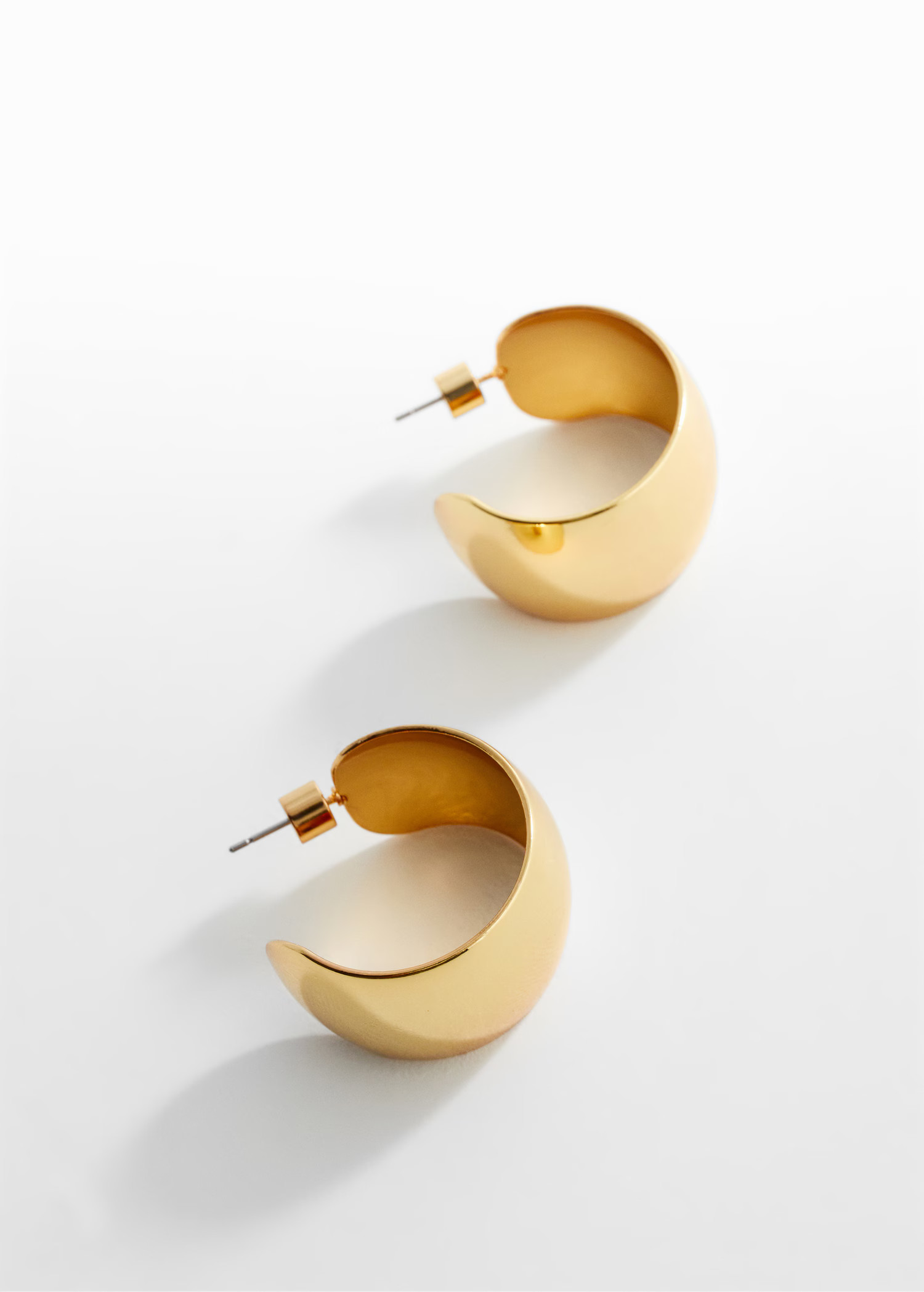 Wide hoop earrings - Woman | MANGO USA | MANGO (US)