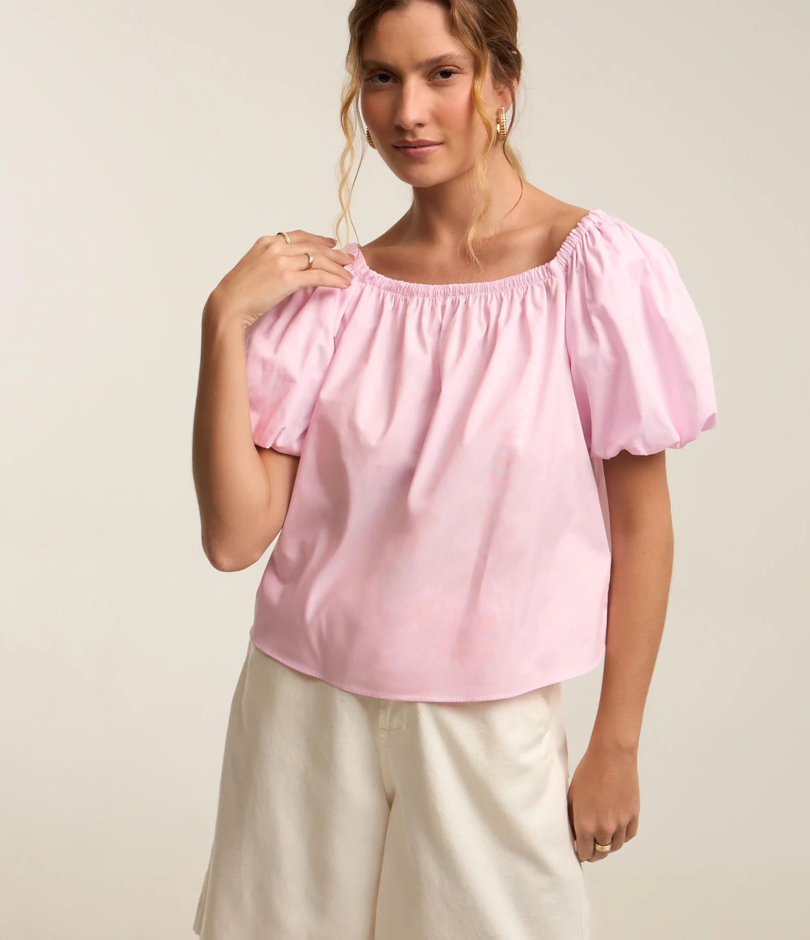 Blusa em Tricoline com Decote Ombro e Ombro e Manga Balonê Rosa - Lojas Renner | Renner (BR)