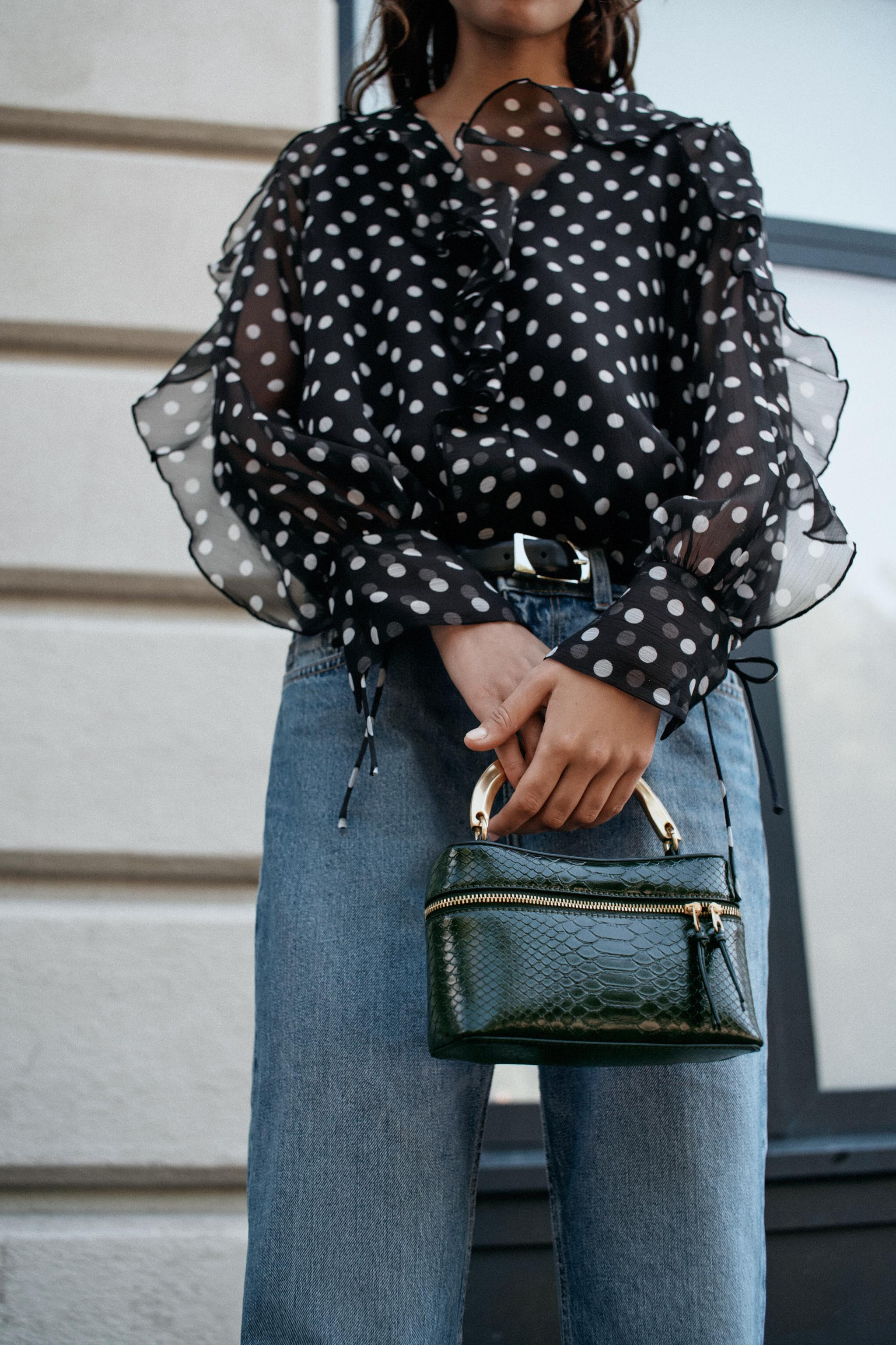 EMBOSSED-EFFECT VANITY BAG | Zara US