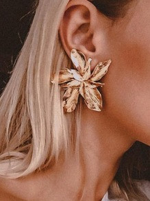 1pc Metallic Large Flower Shaped Stud Earring | SHEIN