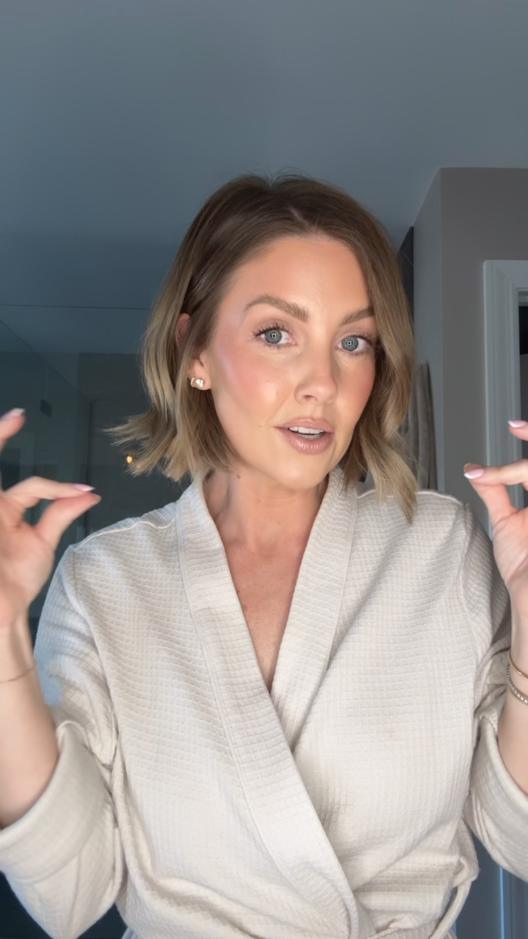 Short bob hair curling tutorial 💗 I use a 1.25” curling iron

#LTKmorningroutine #LTKgrwm #LTKBeauty