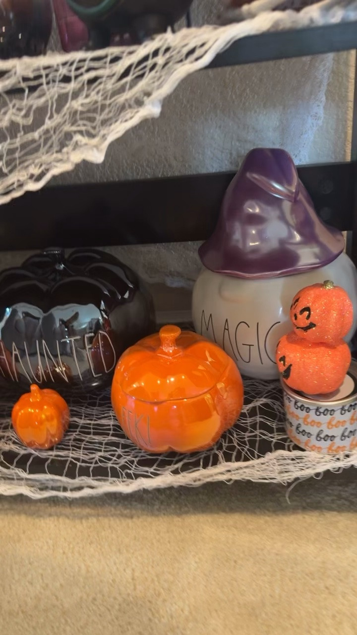 Video 6 of my Halloween home decor 

#halloweendecor #halloween #halloweenhomedecor #raedunnhalloween #farmhousehalloween #targethalloween #potterybarnhalloween #amazonhalloween #halloween2026 #raedunnhalloween #raedunn

#LTKSeasonal #LTKHome #LTKmomlife