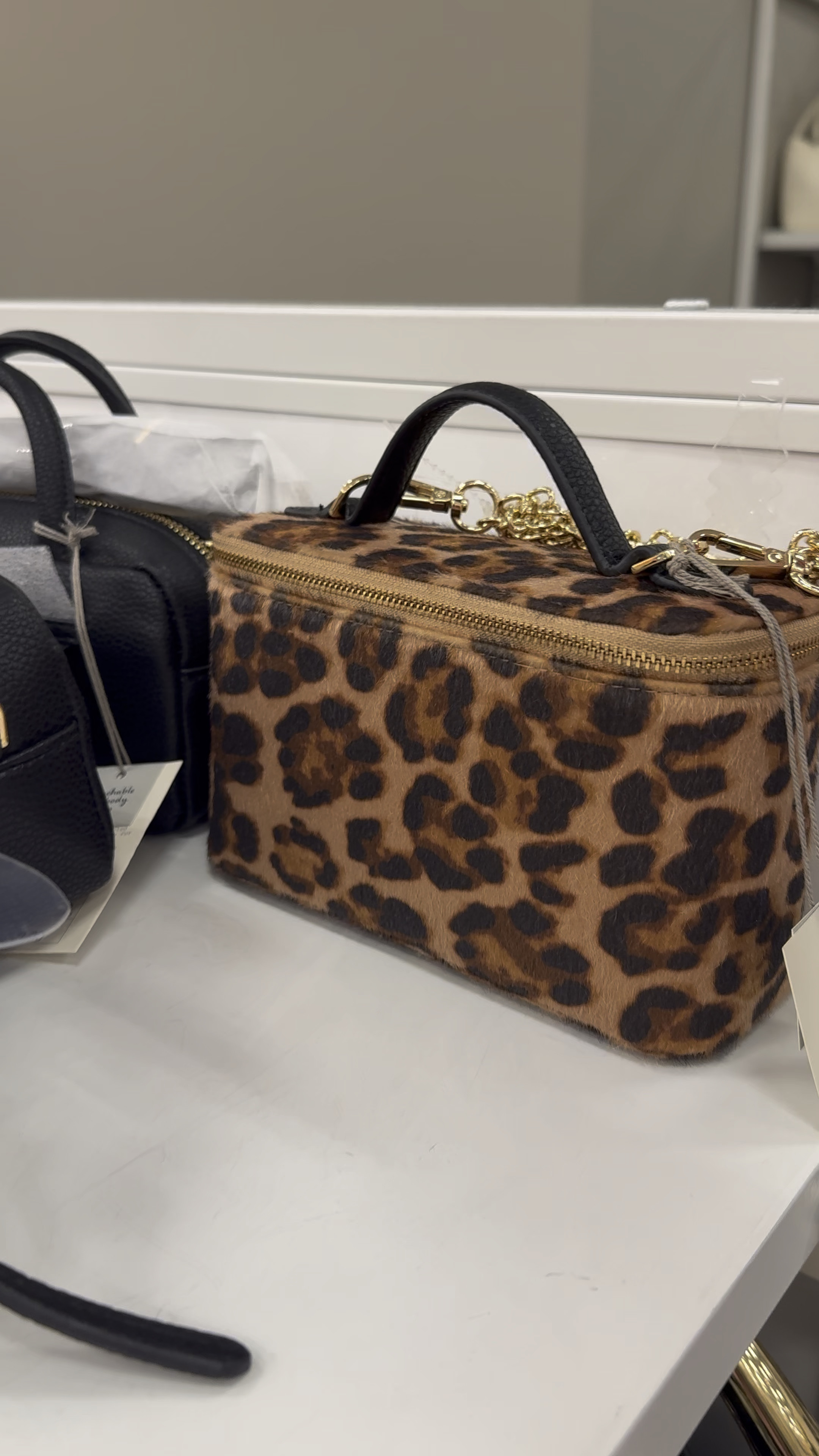 okay im OBSESSED with this leopard vanity case 🐆 at #Target!! ✨✨ Going to be a trendy fall staple this season! 
 .
#leopard #leopardprint #vanitycase #designerbag #dupe #lvdupe #trendybag #fallbag #fallpurse #targetfinds 

#LTKSeasonal #LTKitbag #LTKfindsunder50