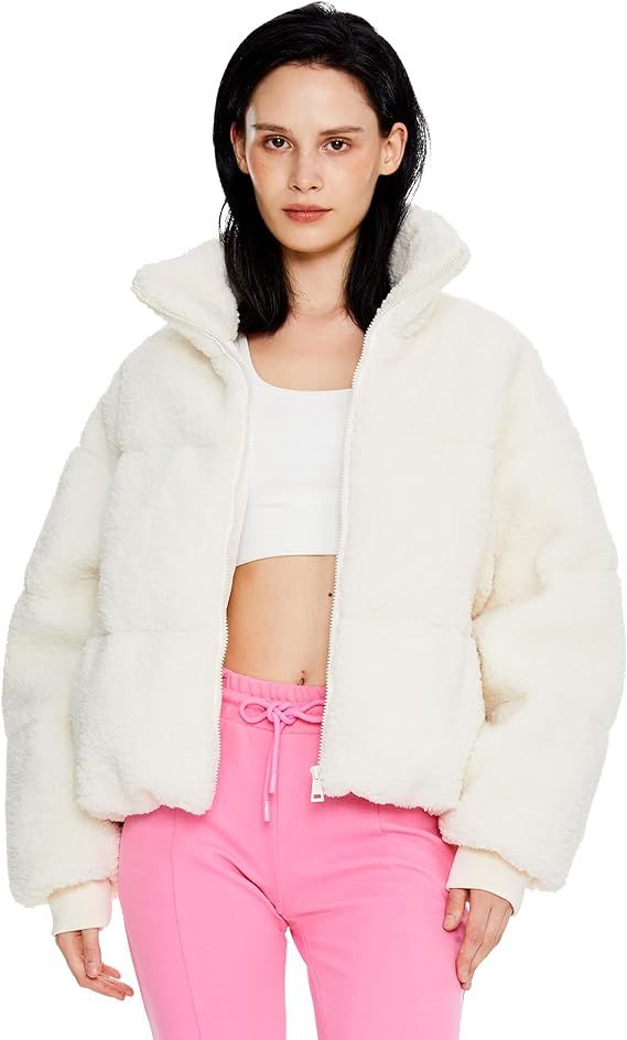 Orolay Women's Fuzzy Fleece Jacket Fluffy Shaggy Jacket Winter Warm Coat Zip Up Cropped Outerwear | Amazon (US)