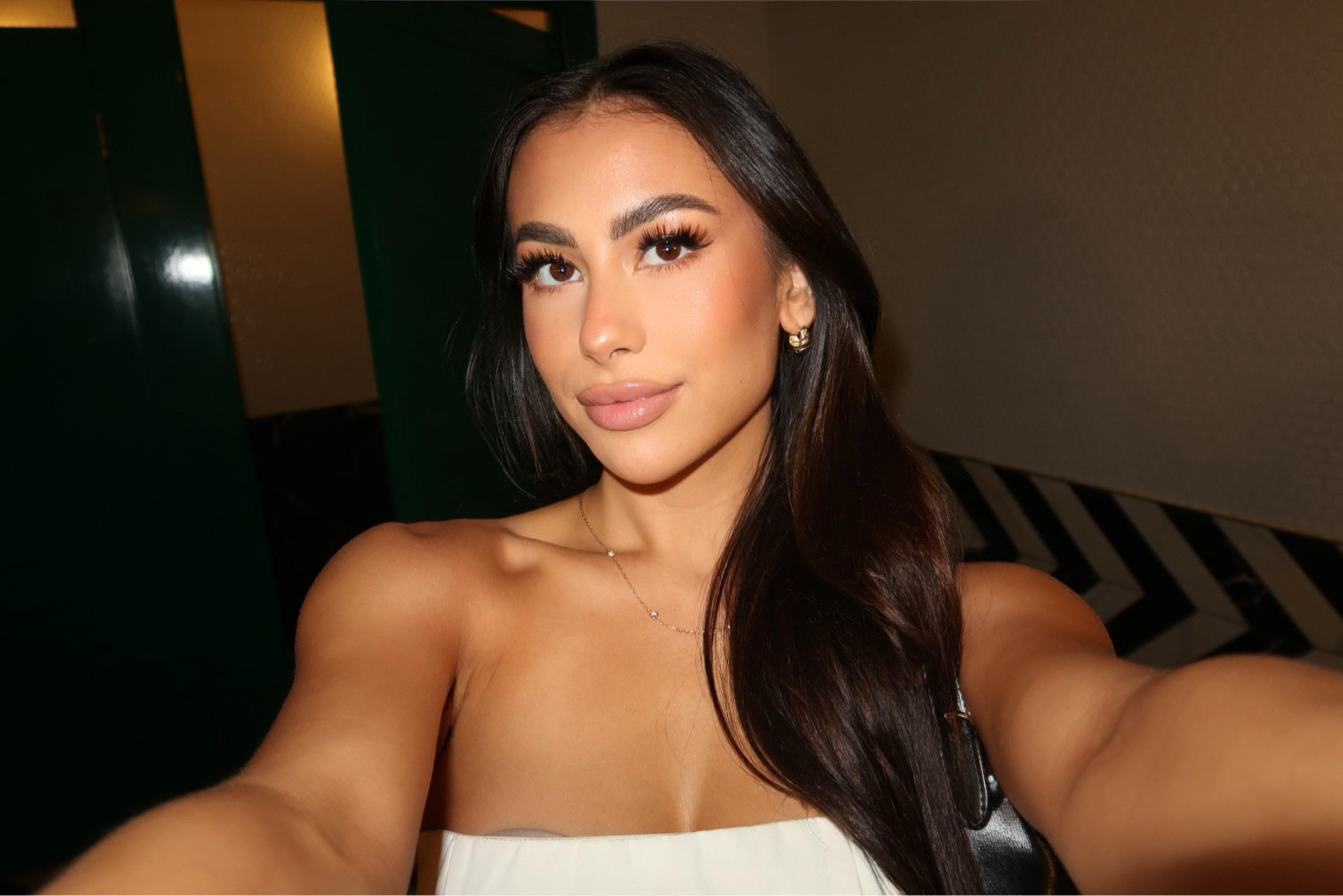 DIY lashes that last 7-10 days 🤍 


#LTKFindsUnder100 #LTKBeauty #LTKStyleTip