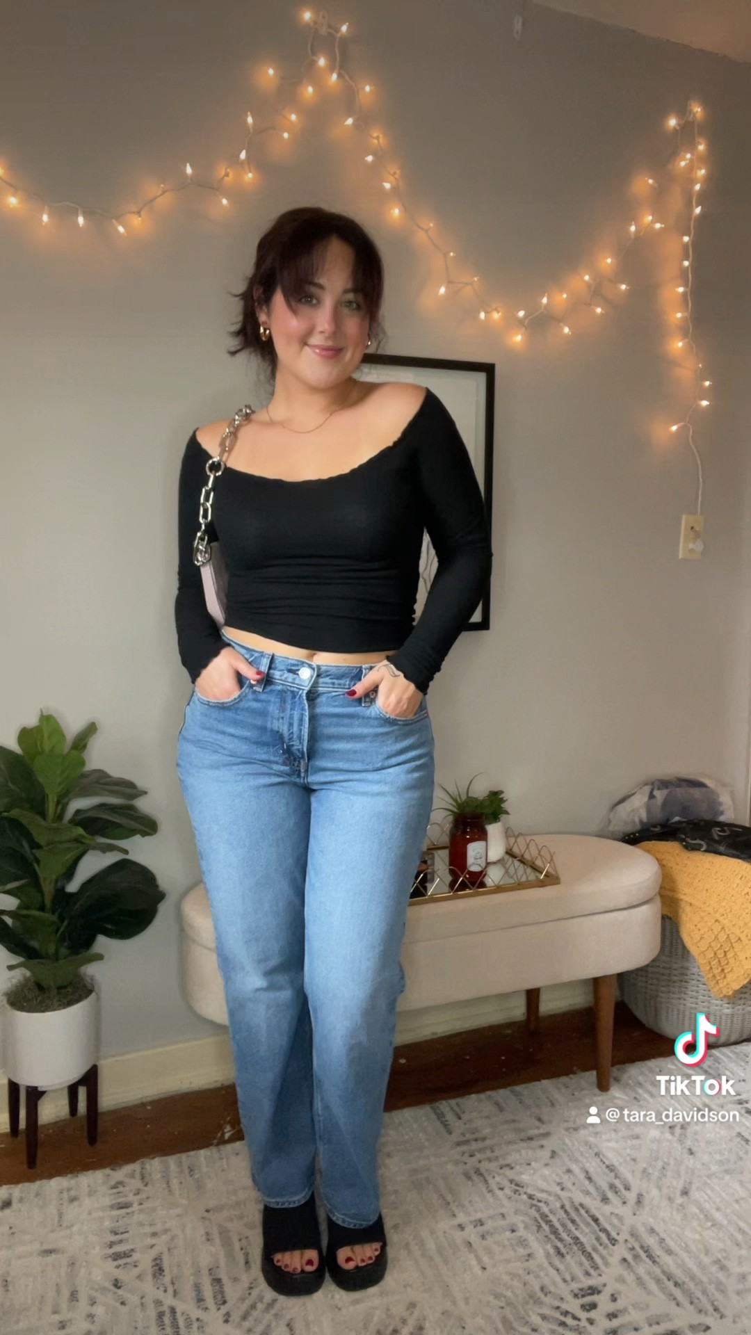 Shirt is sooo old its from pacsun but here’s an alternative!! 

#LTKstyletip