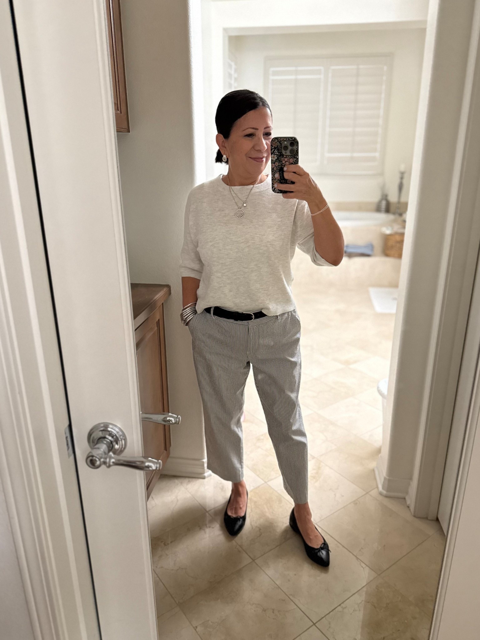 One of my favorite #teacheroutfits lately 🍏✏️📓✂️

these new super soft cropped sweaters have been a hit!

Discount codes:
Loopycases: petiteteacherstyle 
Bowood Lane jewelry: MARCI15

teacher fashion | teacher style | teacher outfits | teacher outfit ideas
