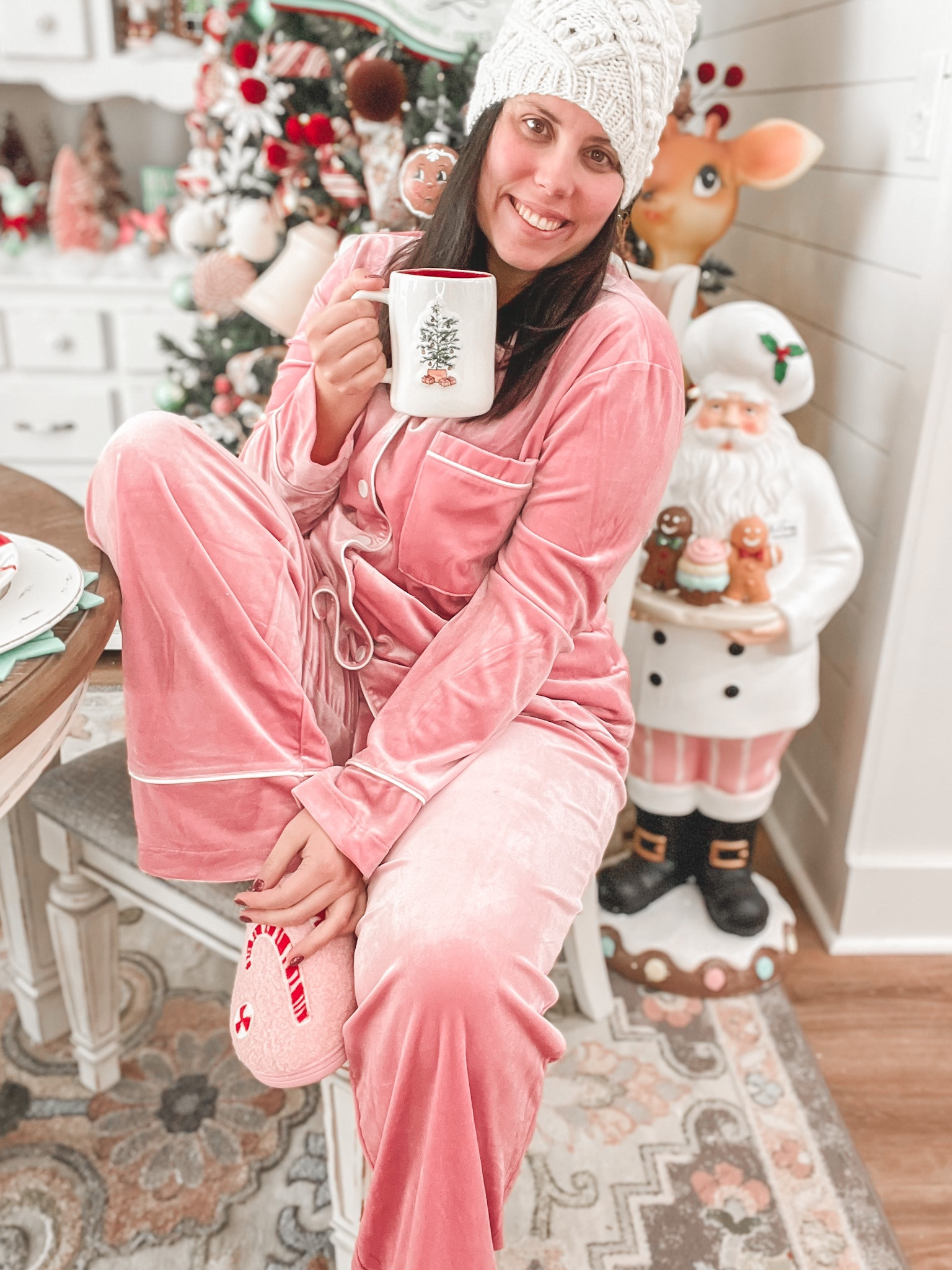 Velvet Pink Christmas pajamas ~ need I say more ?! 👇🤍

Weight -178 
Height - 5’5”
Wear 12/14 

Bottoms : XL 
Top : L 

#LTKGiftGuide #LTKCyberWeek #LTKmidsize
