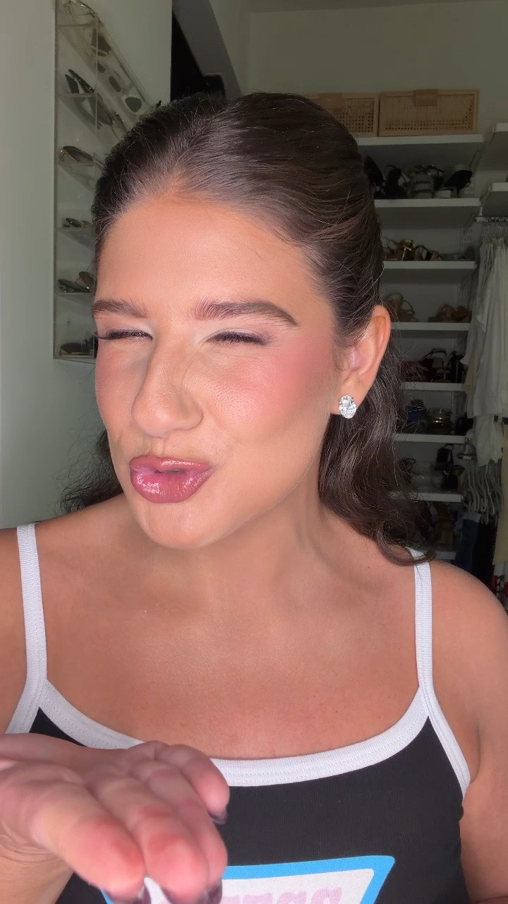 Linking all beauty products I used here below!

Ysl eyeliner - shade 4 (plum)
Ysl lipliner - 106
Ysl candy glaze - 15