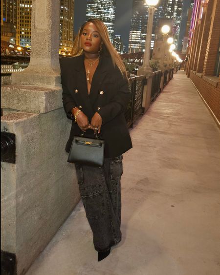 Everything oversized please!💄❤️#explore #swipe #ootdfashion #photodump #outfitinspiration #ltkmidsize#blackgirlfashion #fashionreels #styleblogger#fashionblogger #outftideas #blackgirlluxury #blackwomen #blackgirls #blackgirlsslay

#LTKmidsize #LTKstyletip #LTKworkwear https://liketk.it/4wNev @liketoknow.it #liketkit