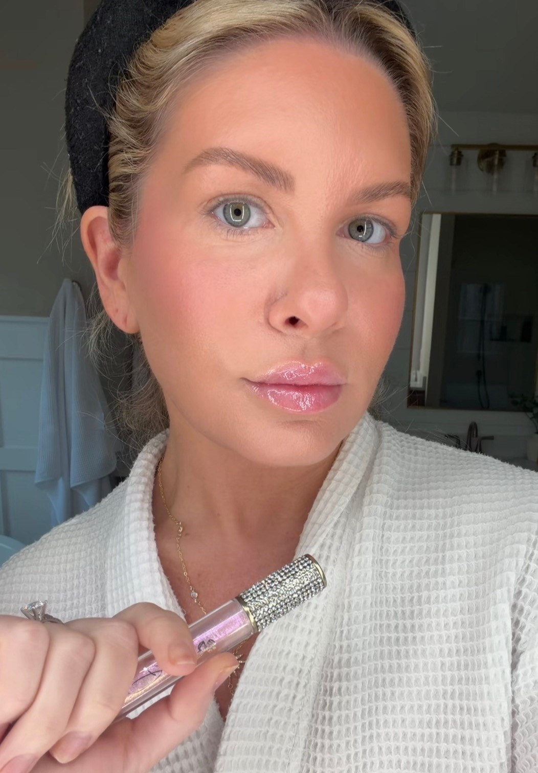 Shimmer Gloss 💖 

#LTKSaleAlert #LTKBeauty #LTKgrwm